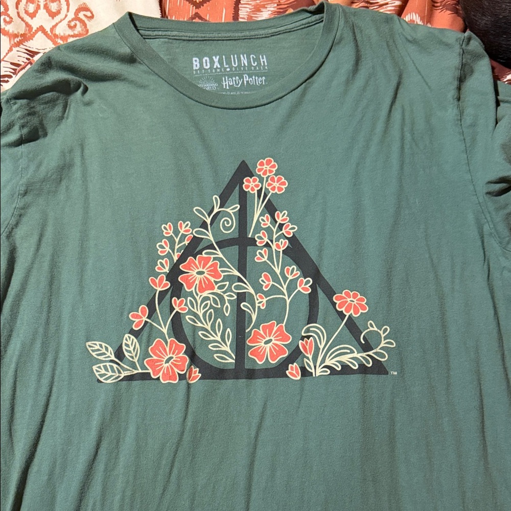 BoxLunch Harry Potter Green Graphic Tee